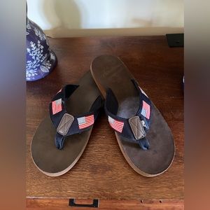 Vineyard Vines Printed Flag Men's Flip Flops VGC!